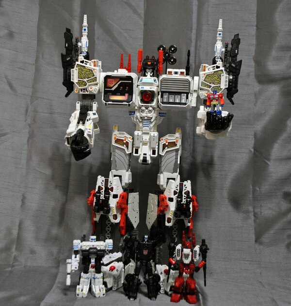 Image Of Custom Generations G1 Metroplex With Deluxe Scale Scamper  (7 of 12)